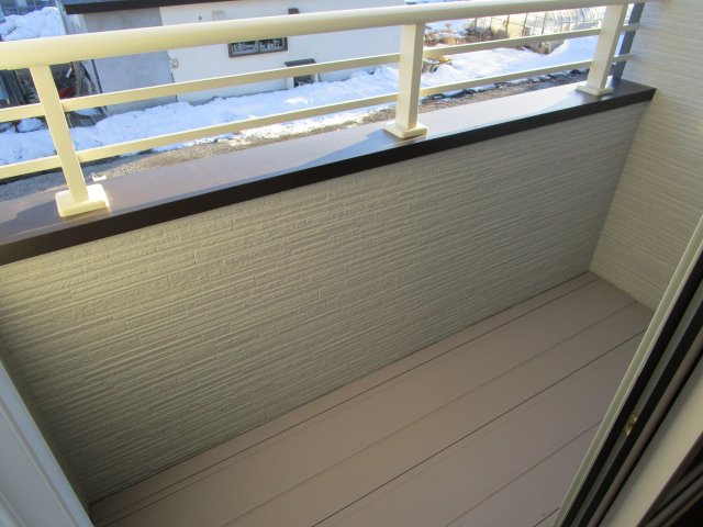 バルコニー　お洗濯にも便利なバルコニー付き