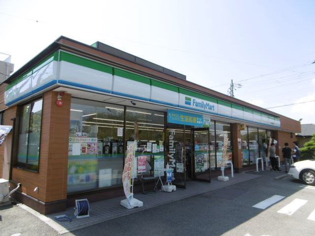 コンビニ　ファミリーマート伊勢内宮前店（コンビニ）まで147m