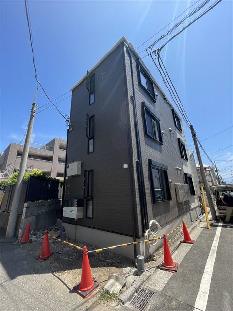 建物外観　京急本線「鶴見市場駅」徒歩7分のアパートです。