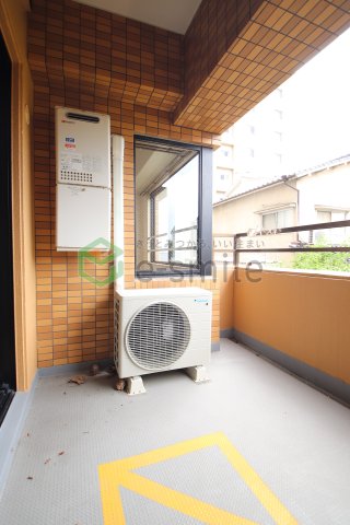 バルコニー　暖かな日差しのふりそそぐバルコニー