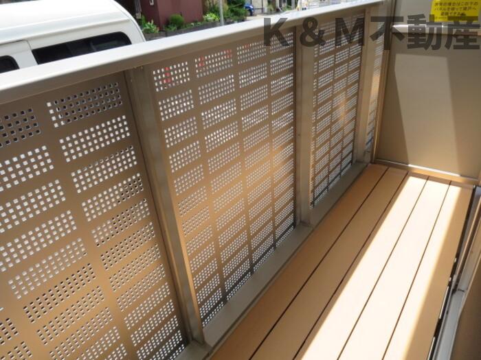 バルコニー　暖かな日差しのふりそそぐバルコニー