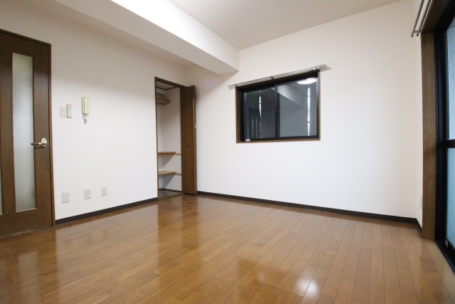 居室・リビング　※別号室のお写真のため現況優先