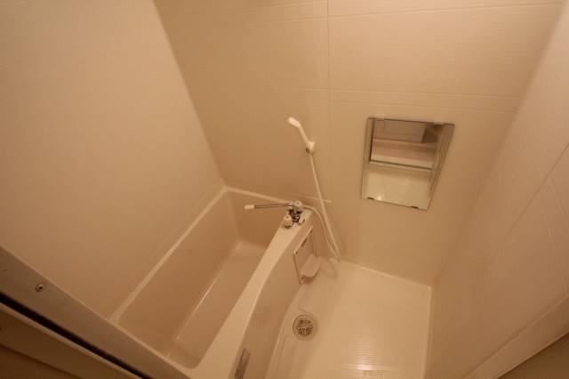 バス・シャワールーム　２０１号室の内装写真参照