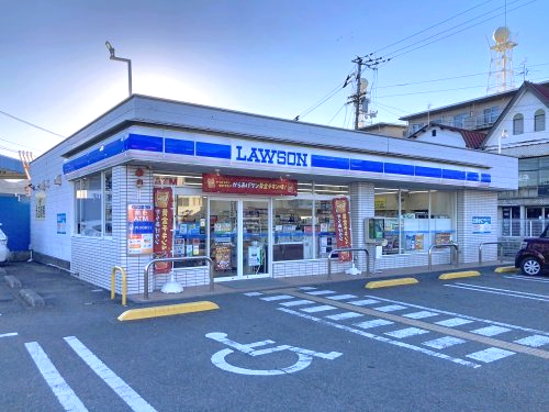 コンビニ　ローソン 高知高須店（コンビニ）まで460m