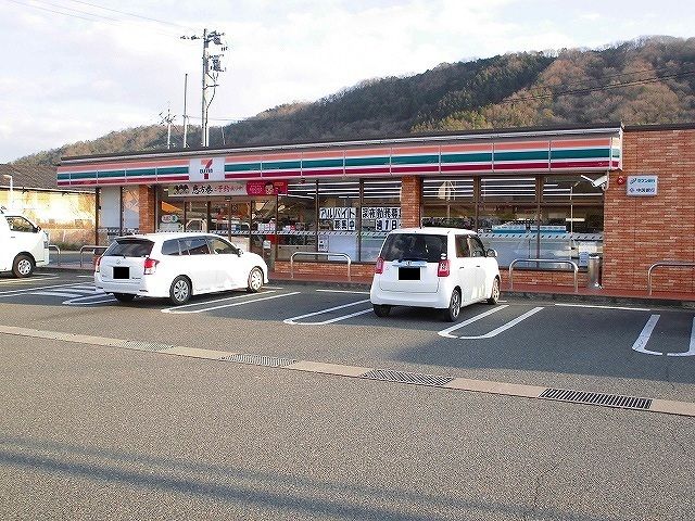 コンビニ　セブンイレブン井原東江原店（コンビニ）まで200m