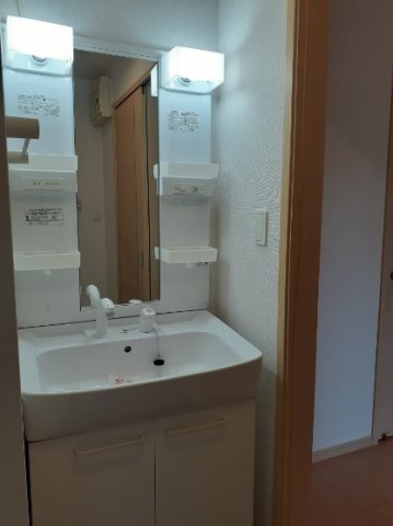 洗面設備　【ＮＭＯＮ　Ｆ】スペースが確保できる洗面所です