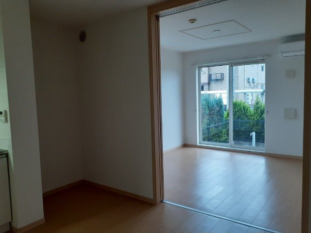 居室・リビング　【ＮＭＯＮ　Ｆ】過ごしやすい室内です