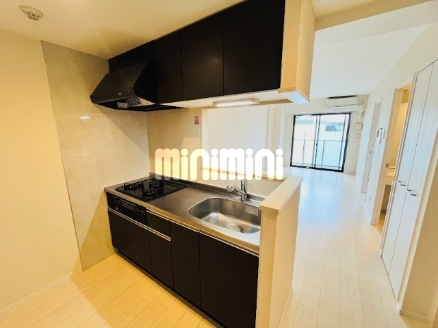 キッチン　システムキッチン、３口コンロです?