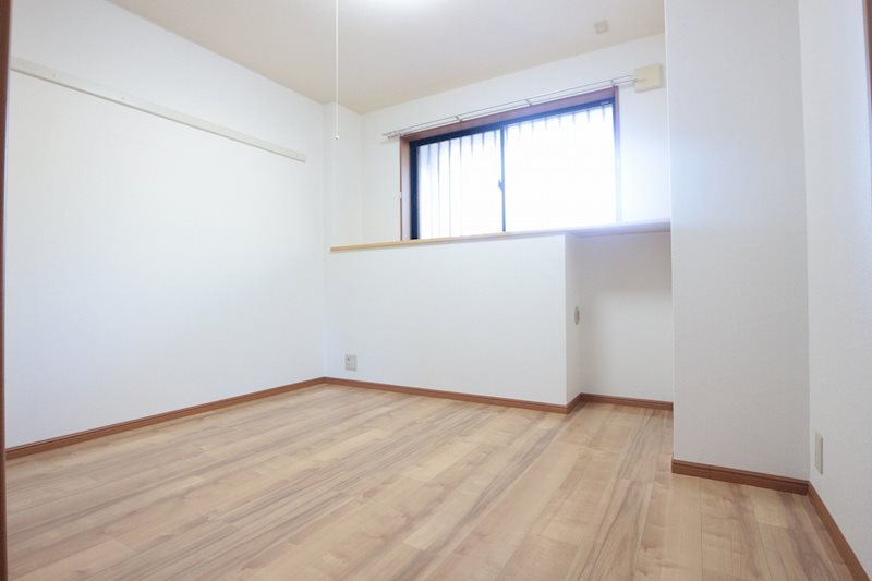 その他部屋・スペース　小窓付きで明るいです。