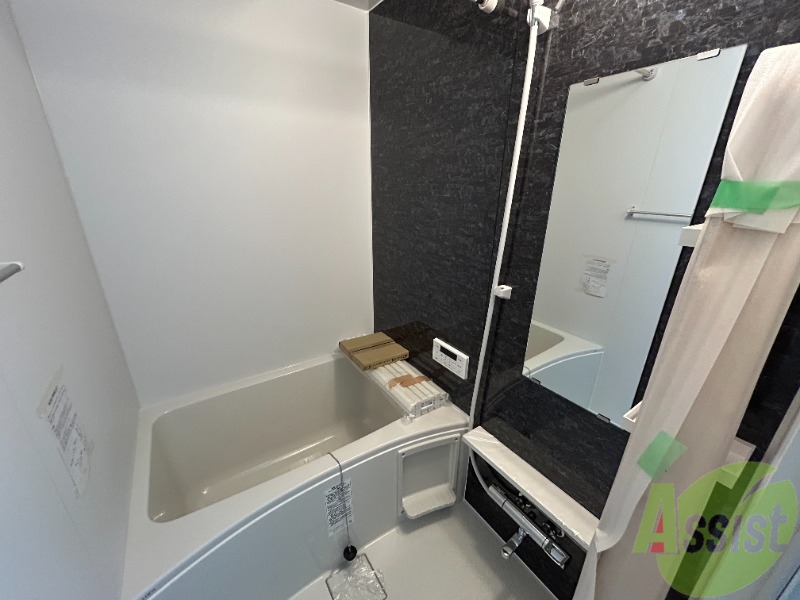 バス・シャワールーム　浴室には浴室乾燥機能や追い焚き機能など、設備が充実しています