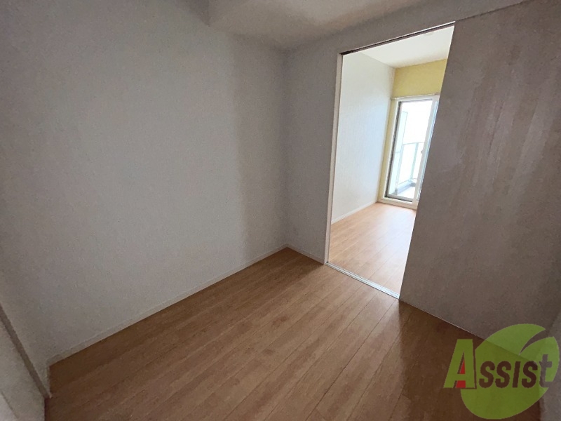 その他部屋・スペース　こちらは寝室です。３．２帖の広さがございます。