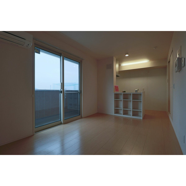 居室・リビング　同じ建物の別のお部屋