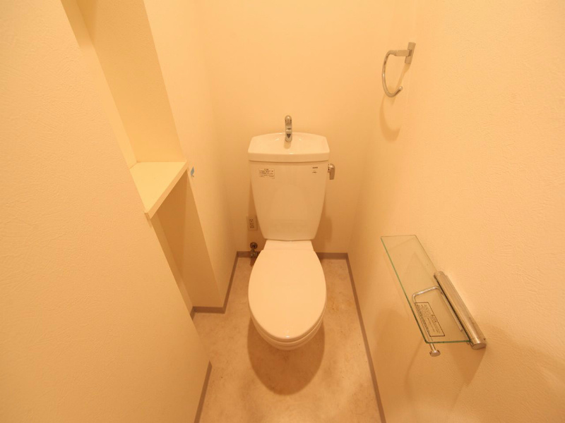 トイレ　温水洗浄暖房便座付トイレ