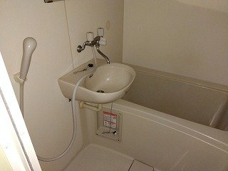 バス・シャワールーム　落ち着いた空間のお風呂です