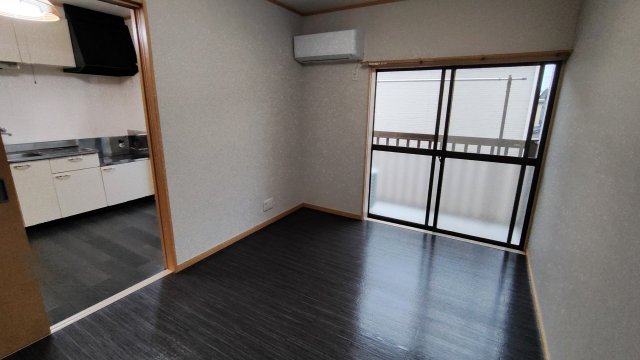 居室・リビング　綺麗なフローリングのお部屋です。