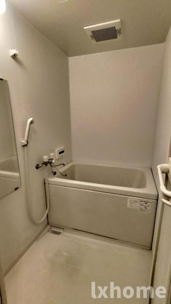 バス・シャワールーム　落ち着いた空間のお風呂です