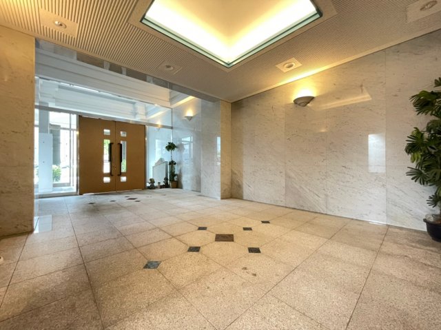 ロビー　清潔なエントランスです