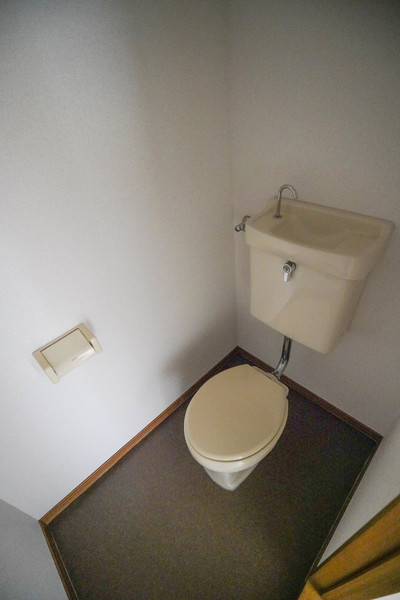 トイレ　同じ敷地内の別の部屋