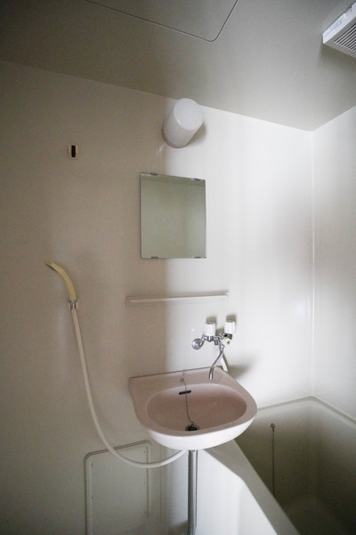 洗面設備　同じ敷地内の別の部屋