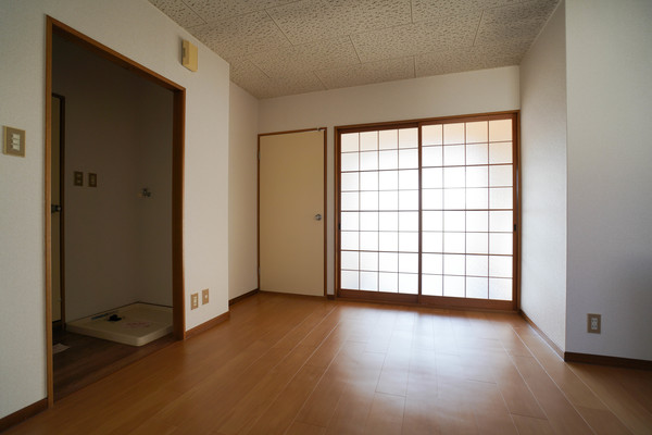 居室・リビング　同じ敷地内の別の部屋