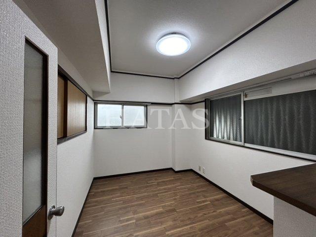 居室・リビング　同物件別部屋です。