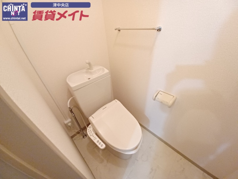 トイレ　同型参考写真