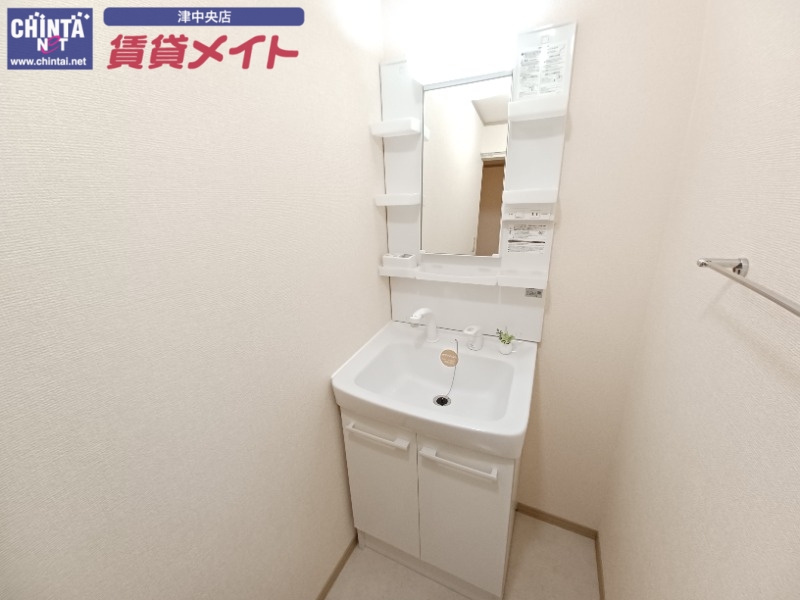 洗面設備　同型参考写真