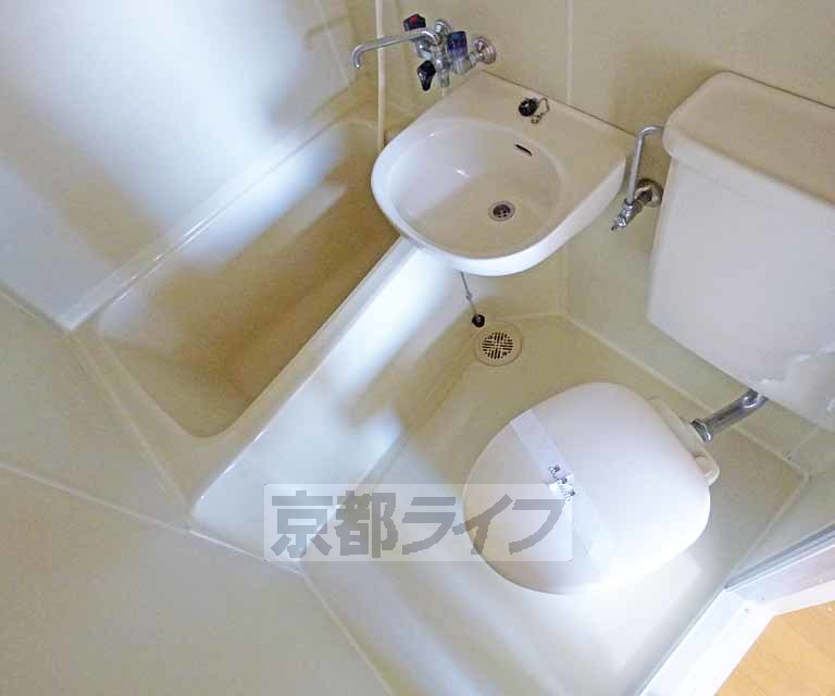 バス・シャワールーム　広々とした浴室です。