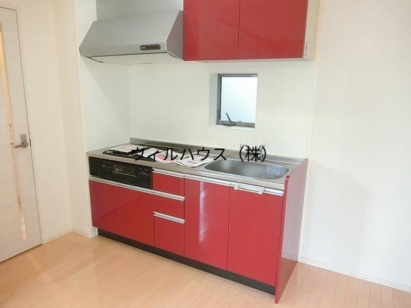 キッチン　３口コンロ付きシステムキッチン！