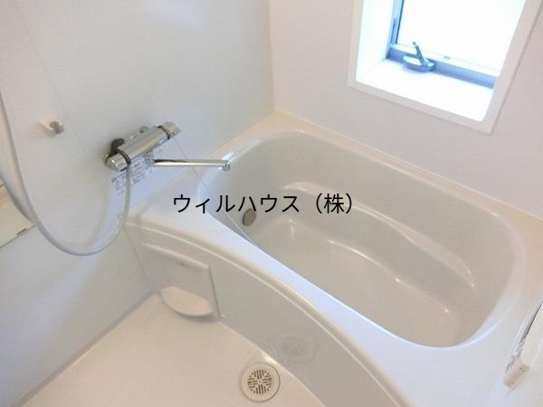 バス・シャワールーム　追い焚き機能付きバス！