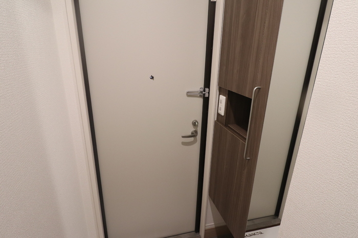 玄関　【クレスト黄金町】