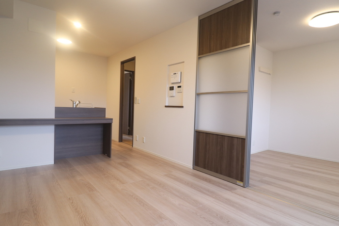 居室・リビング　【クレスト黄金町】