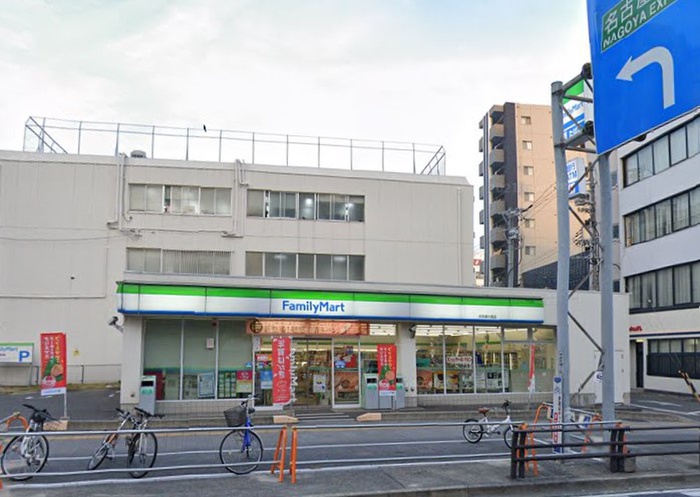 コンビニ　ファミリーマート伏見通大須店（コンビニ）まで240m
