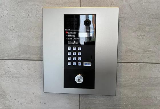 エントランス　オートロック・防犯カメラ付♪