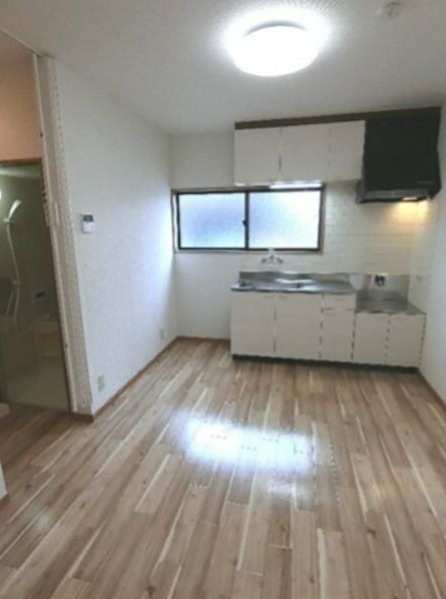 居室・リビング　反転間取りの別部屋の写真です。