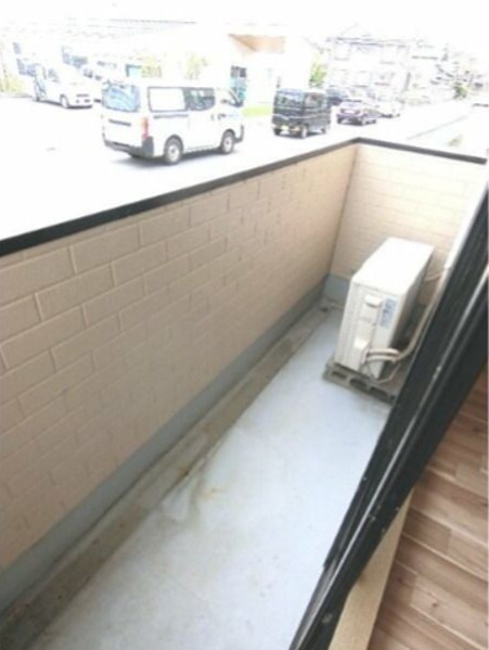 バルコニー　反転間取りの別部屋の写真です。