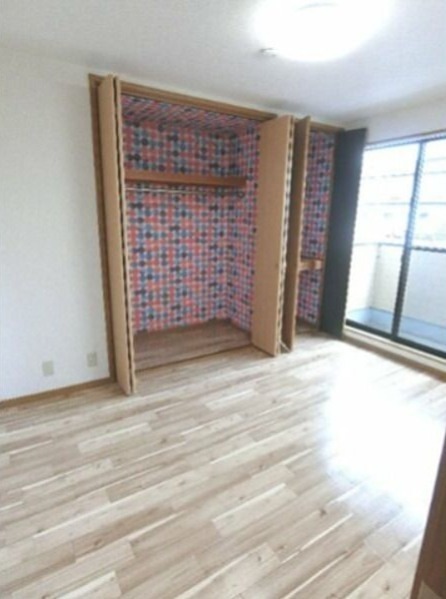 その他部屋・スペース　反転間取りの別部屋の写真です。