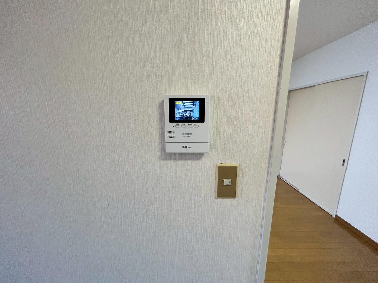 セキュリティ　来訪者と会話の出来るTVモニターホン付きです