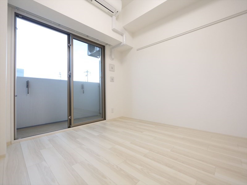 バルコニー　洋室6帖　エアコン完備　バルコニー