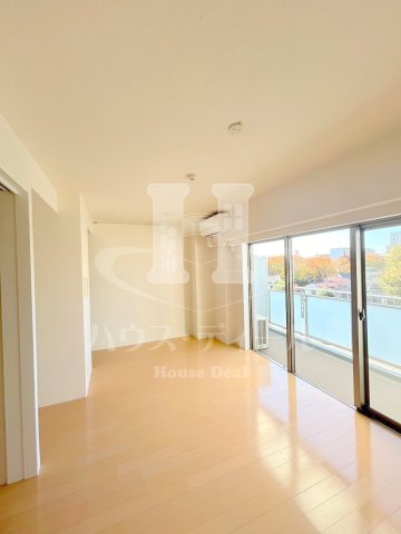 居室・リビング　別号室参考写真です