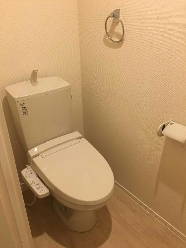 トイレ　温水洗浄便座付き