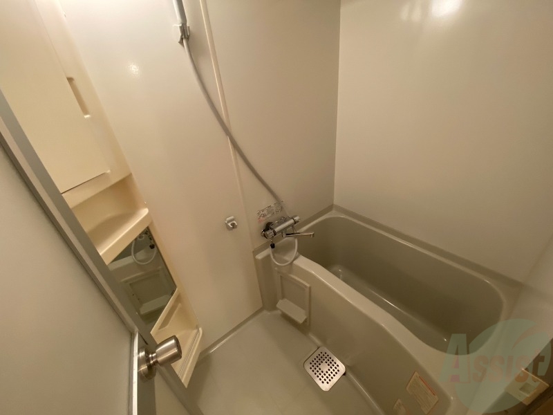 バス・シャワールーム　お風呂になります。一日の疲れを癒してくださいね。