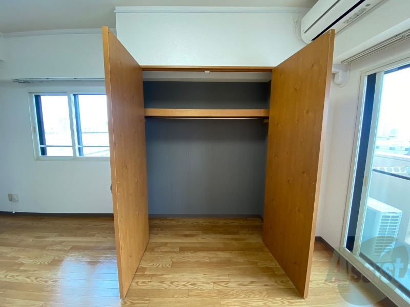 収納　クローゼットは奥行きもあり、荷物が多い方でも安心です。