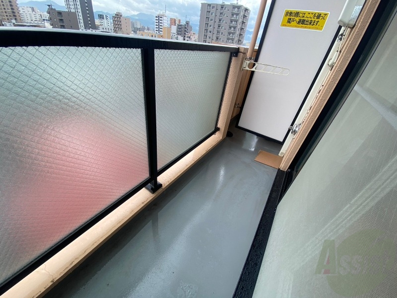 バルコニー　バルコニーは幅があり、広い印象を受けました。