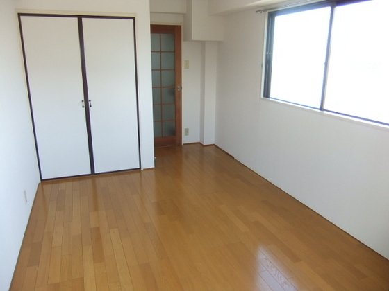 居室・リビング　※他号室の写真です。