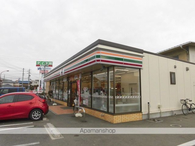 コンビニ　セブンイレブン（コンビニ）まで527m