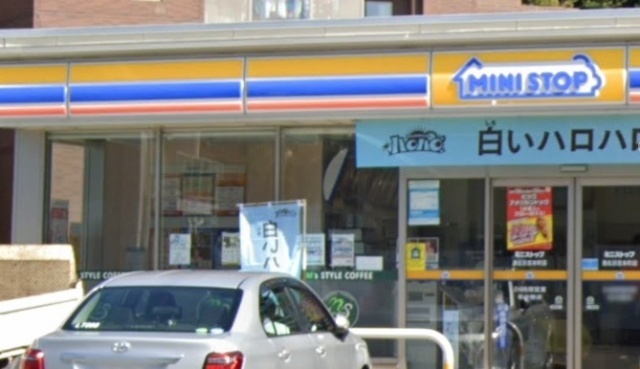 コンビニ　ミニストップ港北日吉本町店（コンビニ）まで404m