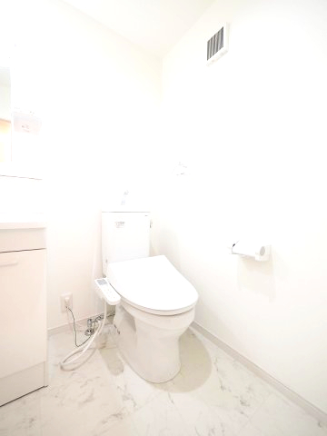 トイレ　嬉しい温水洗浄便座