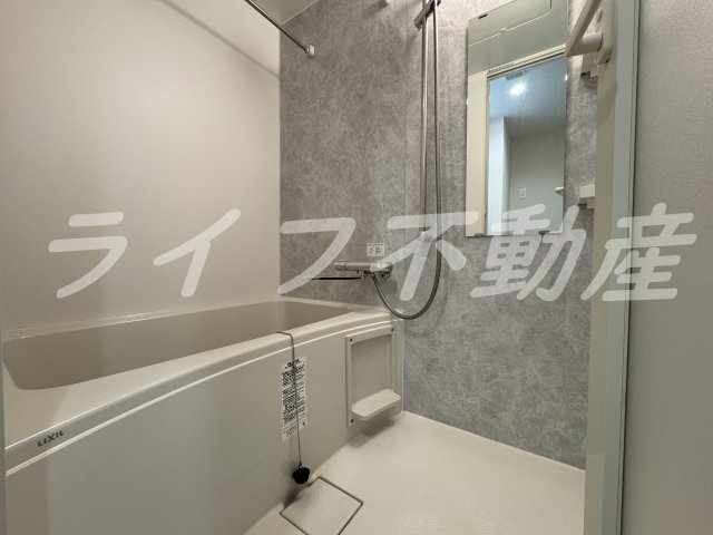 バス・シャワールーム　落ち着いた空間のお風呂です