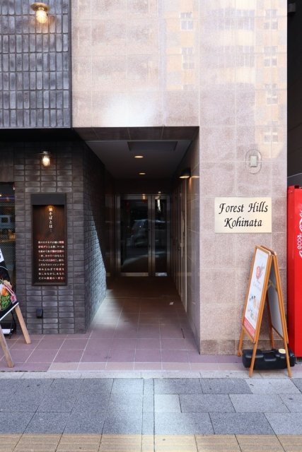 エントランス　落ち着いたエントランスです